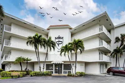 1910 S Ocean Blvd #204, Delray Beach: photo 1 of 32