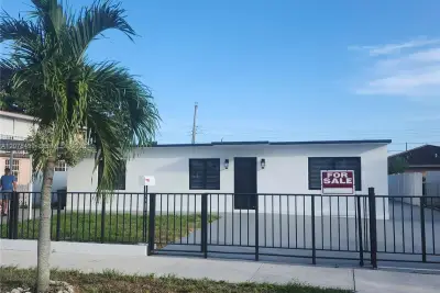 730 E 17th St, Hialeah: photo 1 of 56