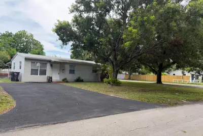 1501 N 70th Way, Hollywood: photo 1 of 18