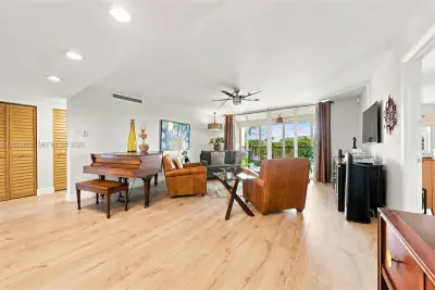 3940 Inverrary Blvd #601-A, Lauderhill: photo 1 of 20
