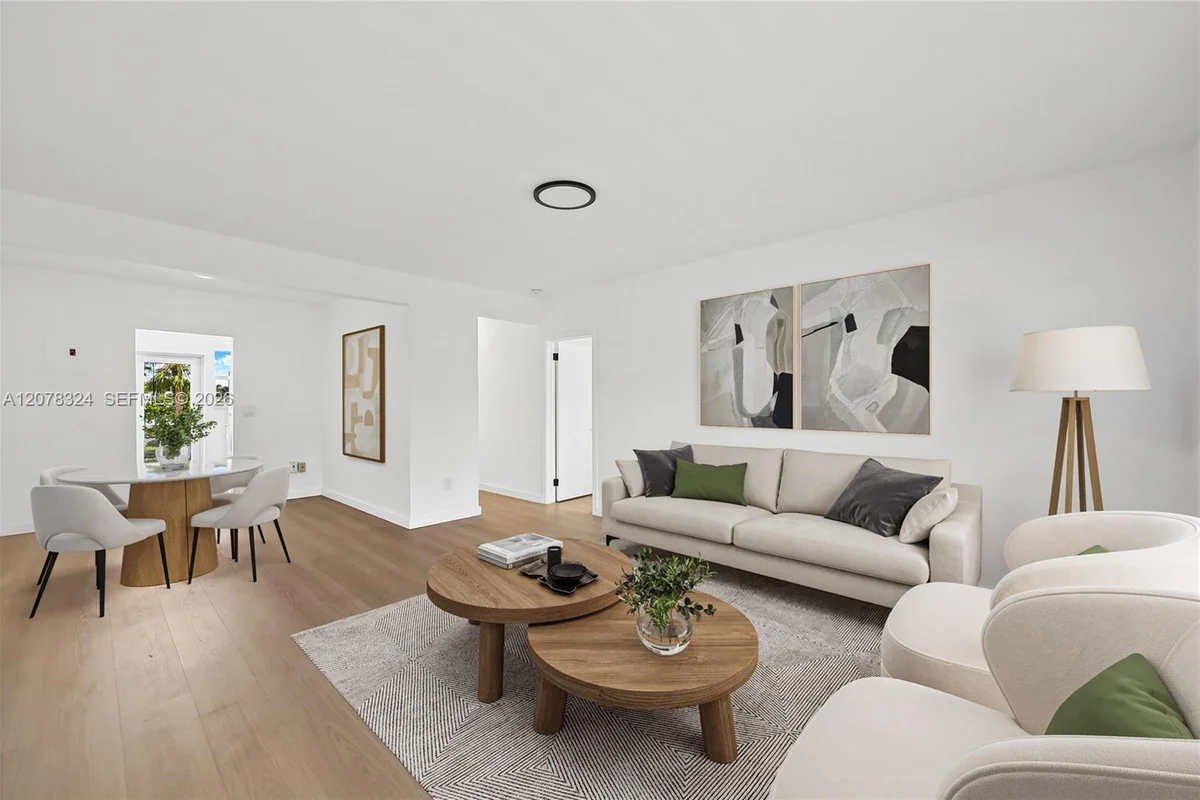 6930 Rue Versailles #31, Miami Beach: photo 1 of 21