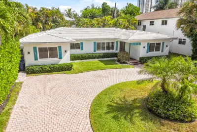 1182 Beach Rd, Riviera Beach: photo 1 of 68