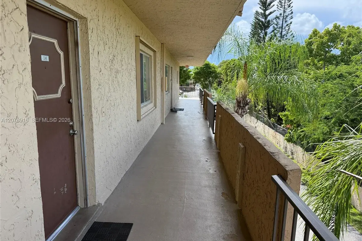 8401 SW 107th Ave #324E, Miami: photo 1 of 21