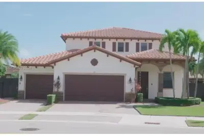 221 SE 35th Ave, Homestead: photo 1 of 9