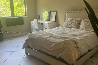 2630 SW 28th St #26, Miami: photo 1 of 7