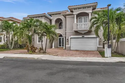 3521 Forest View Cir, Dania Beach: photo 1 of 78