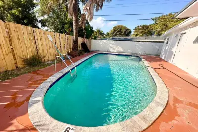 601 NW 38th St, Deerfield Beach: photo 1 of 53