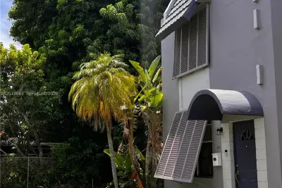 Townhouse in Miami: photo 1 of 26