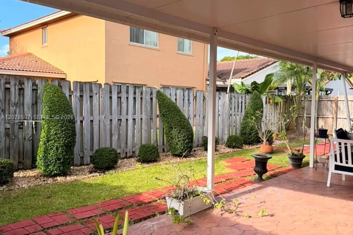 16529 SW 98th Ter, Miami: photo 1 of 19
