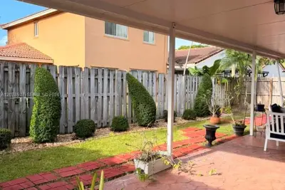 16529 SW 98th Ter, Miami: photo 1 of 19