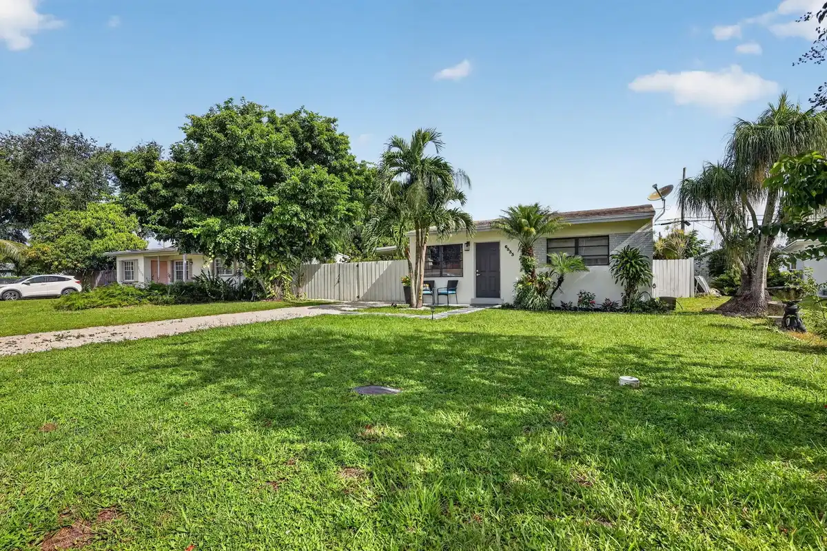 6533 SW 19th St, Miramar: photo 1 of 26