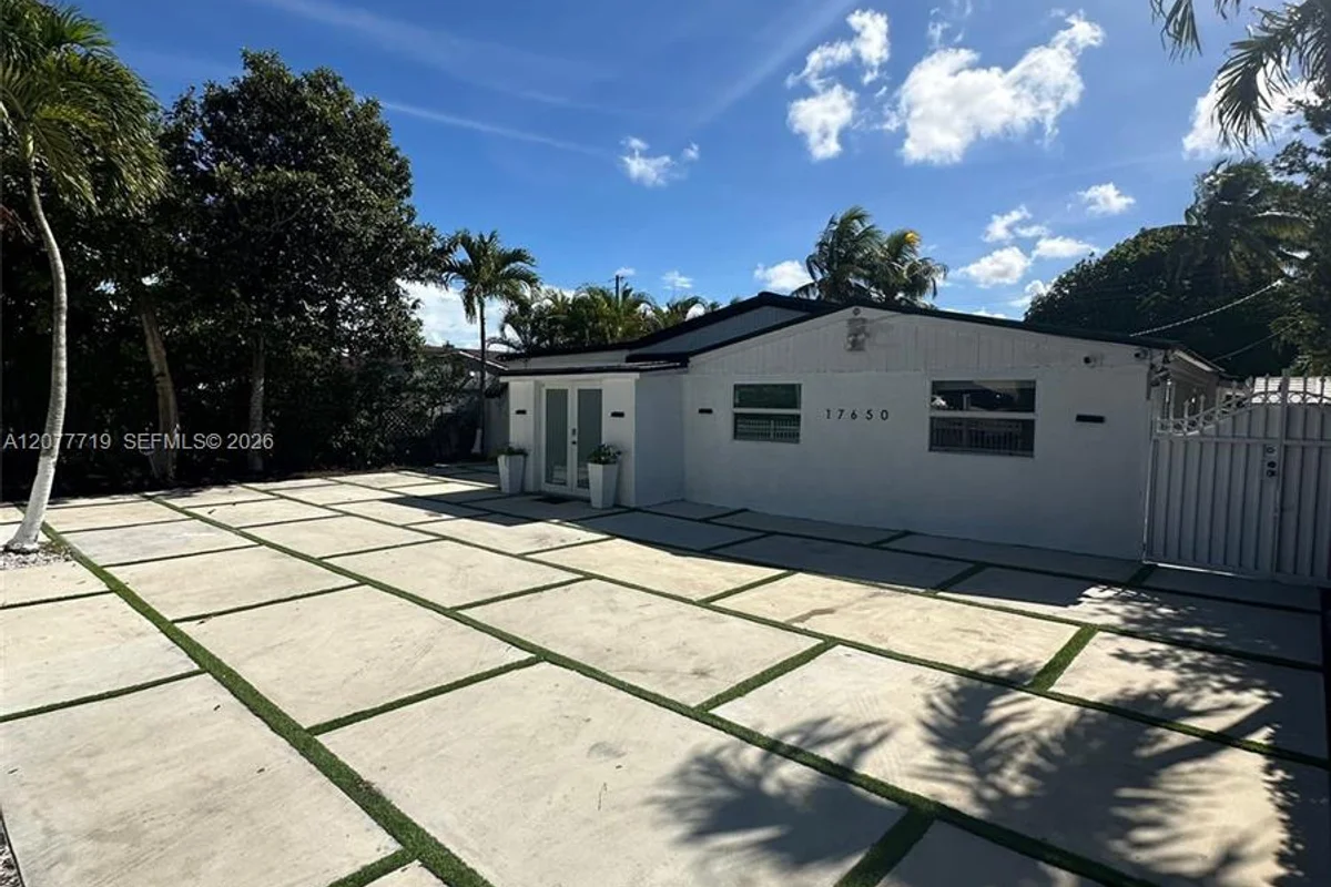 17650 NE 19th Ave, North Miami Beach: photo 1 of 21