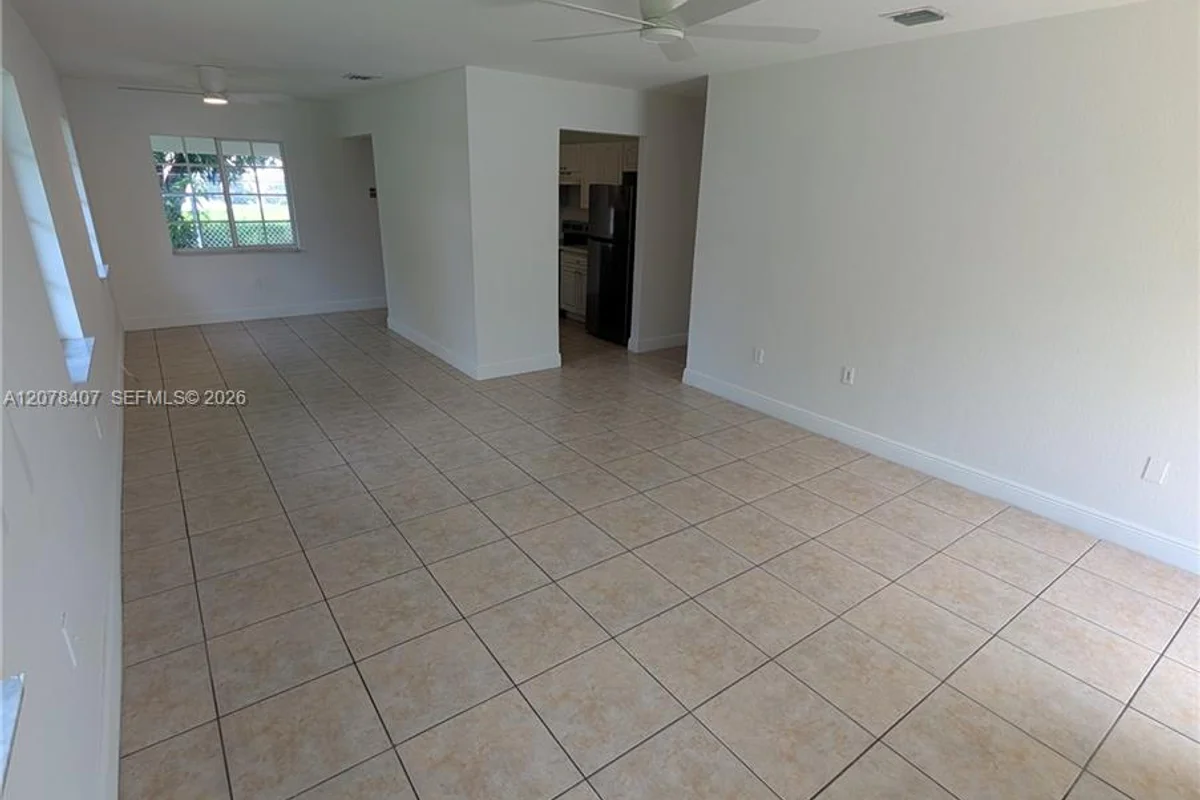 225 NW 53rd St #R, Miami: photo 1 of 20
