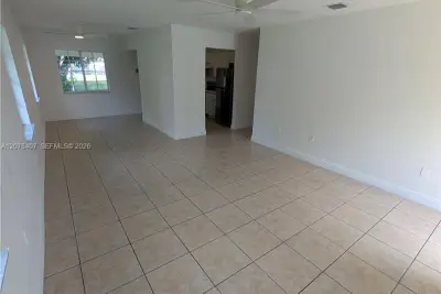 225 NW 53rd St #R, Miami: photo 1 of 20