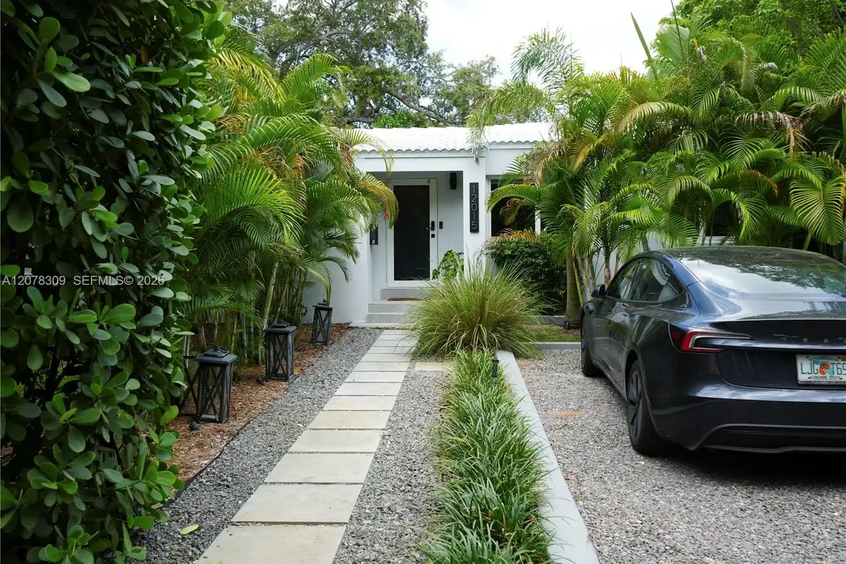 12015 NE 10 Ave, Biscayne Park: photo 1 of 45