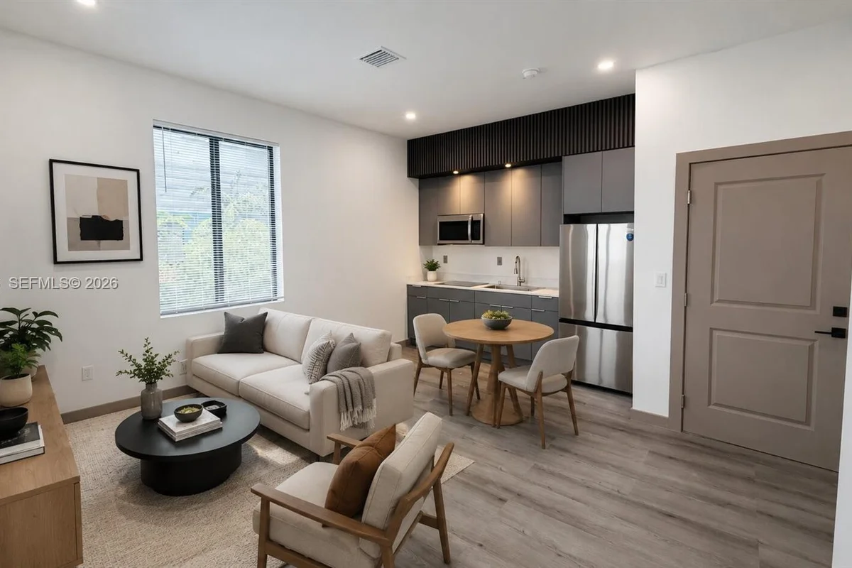 768 NW 2nd St #3, Miami: photo 1 of 14
