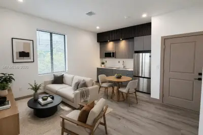 768 NW 2nd St #3, Miami: photo 1 of 14