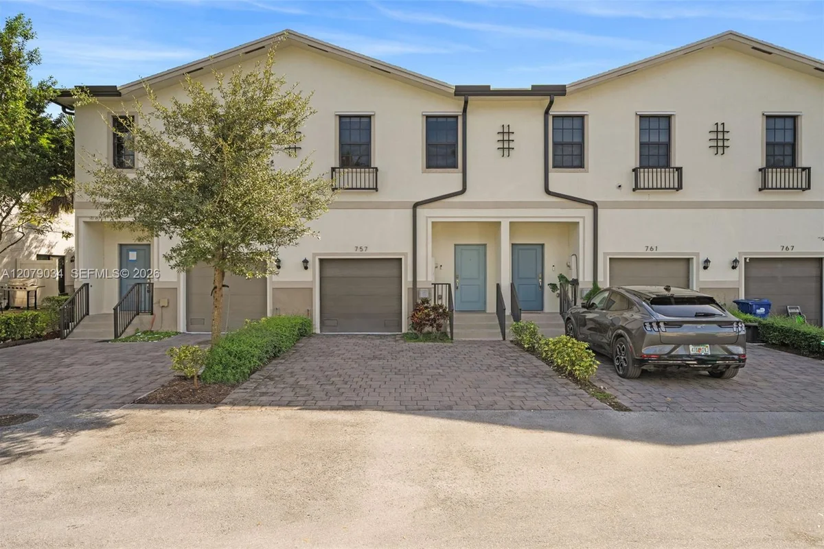 757 SW 11th St, Florida City: photo 1 of 44