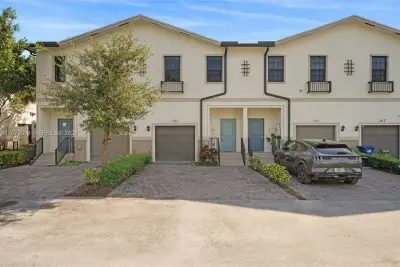 757 SW 11th St, Florida City: photo 1 of 44