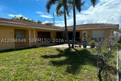 2724 NE 32nd St #1, Fort Lauderdale: photo 1 of 21