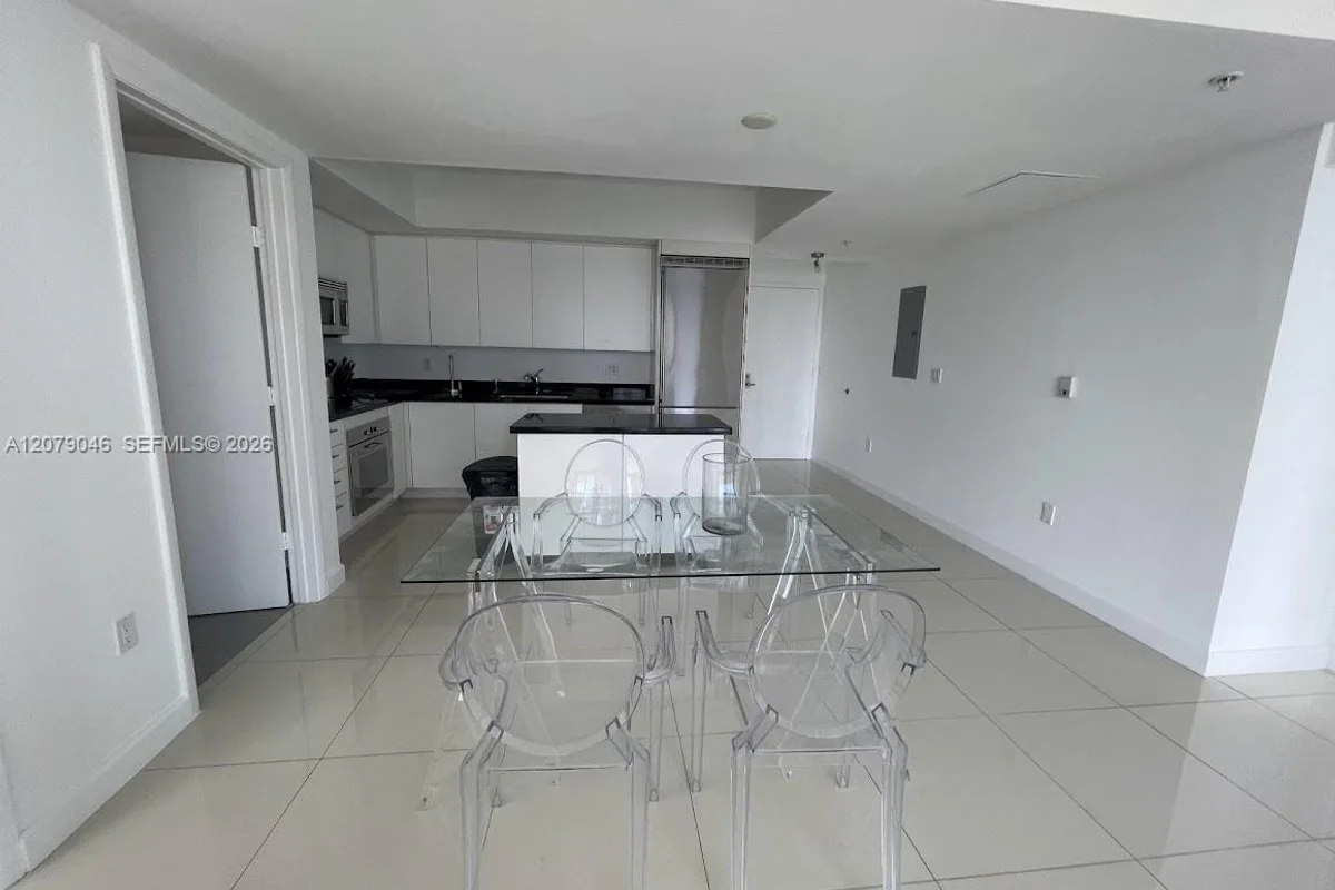 92 SW 3rd St #3504, Miami: photo 1 of 27