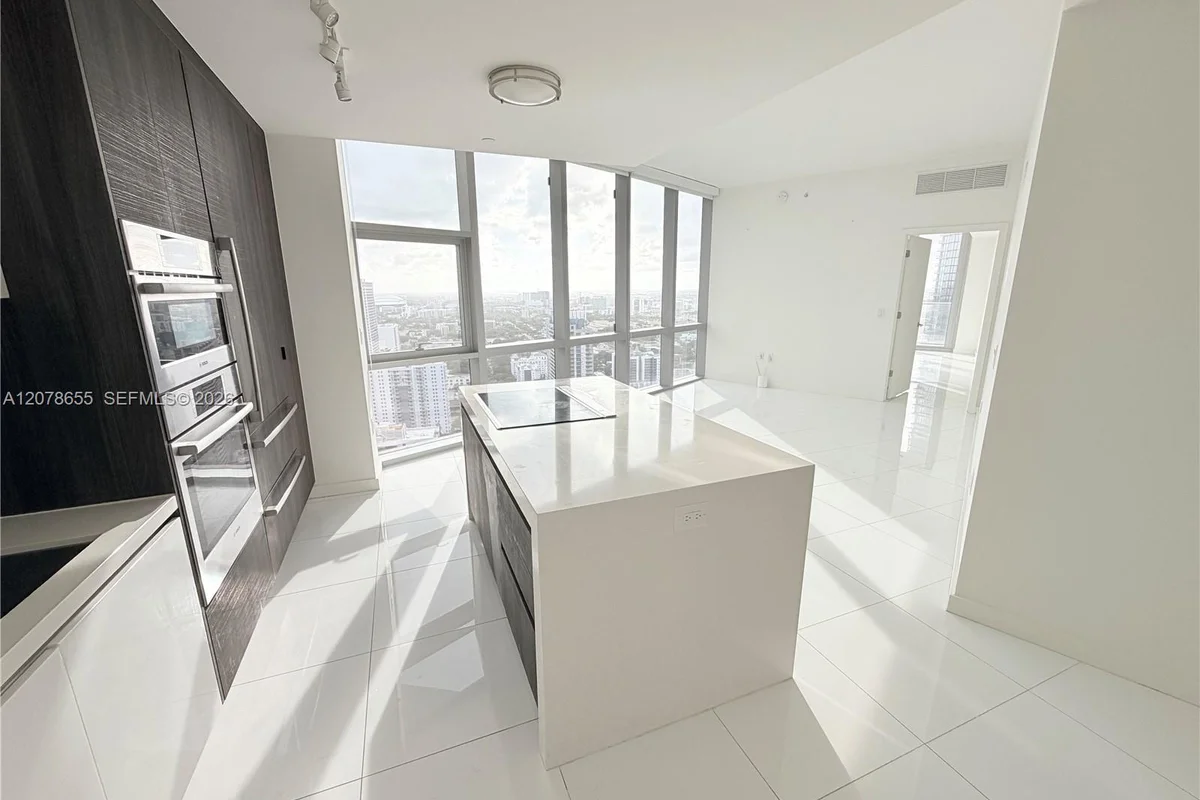 851 NE 1st Ave #3202, Miami: photo 1 of 53