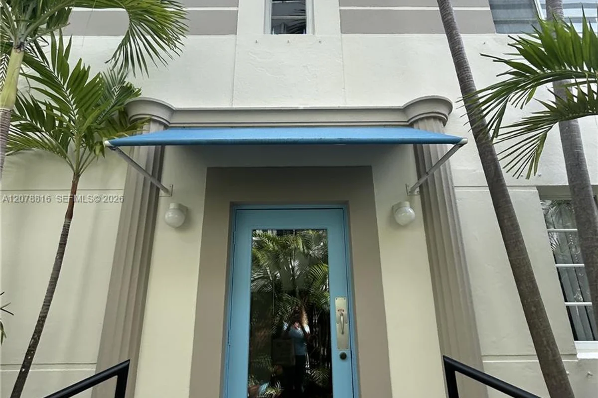 345 Collins Ave #4, Miami Beach: photo 1 of 9
