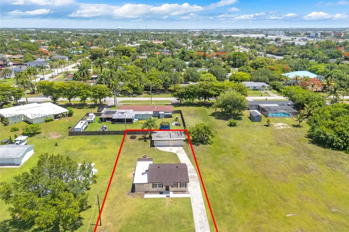 378 SW 6th St, Florida City: photo 1 of 36