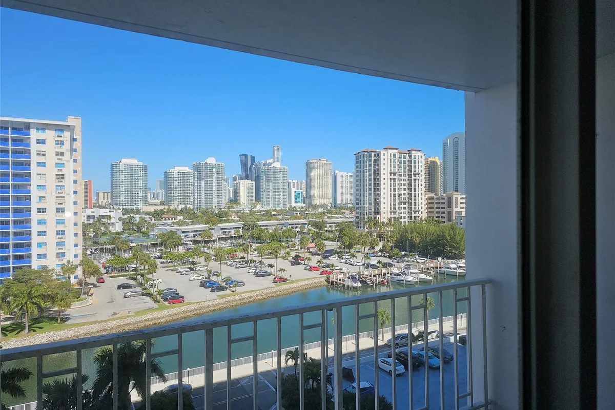 500 Bayview Dr #817, Sunny Isles Beach: photo 1 of 18
