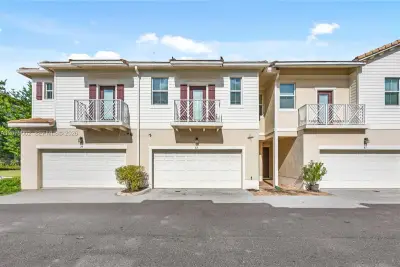 83 Palm Ln, Royal Palm Beach: photo 1 of 19