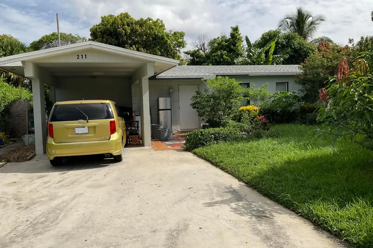 211 NE 27th Ave, Boynton Beach: photo 1 of 14