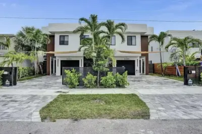 828 SW 16th St, Fort Lauderdale: photo 1 of 21