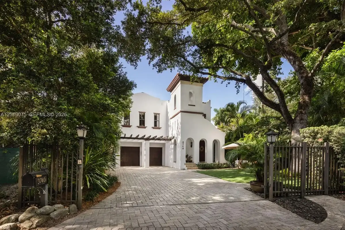 3740 Irvington Ave, Miami: photo 1 of 37