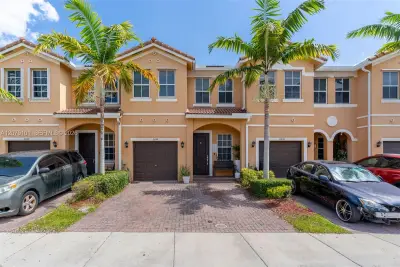 2438 SE 15 St, Homestead: photo 1 of 45