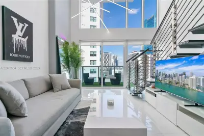 41 SE 5th St #1111, Miami: photo 1 of 46