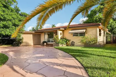 3121 Hollywood Blvd, Hollywood: photo 1 of 39