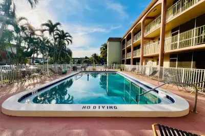 100 SE 6th Ave #303, Pompano Beach: photo 1 of 56