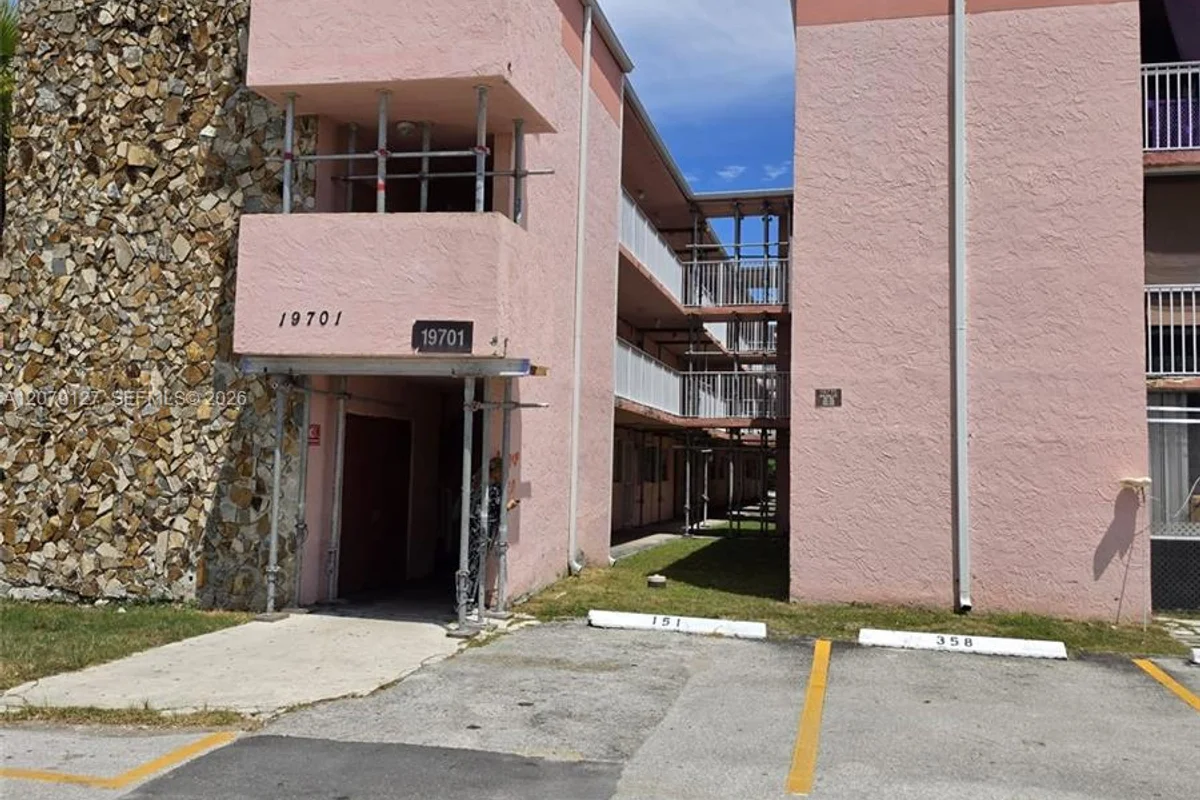 19715 SW 114th Ave #356-12, Miami: photo 1 of 4