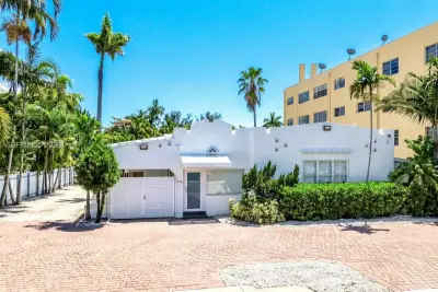 340 NE 125th St, North Miami: photo 1 of 51