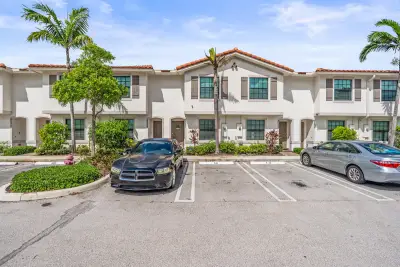 5031 Genove Pl, Riviera Beach: photo 1 of 38