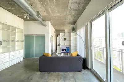 455 NE 25th St #904, Miami: photo 1 of 30