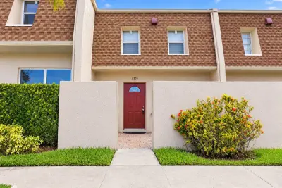 3305 Mallard Close #54, Pompano Beach: photo 1 of 16