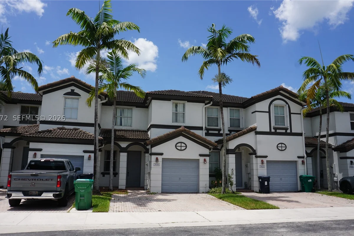 7616 NW 114th Path, Doral: photo 1 of 30