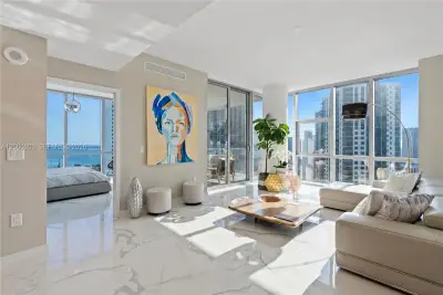 851 NE 1st Ave #2911, Miami: photo 1 of 66