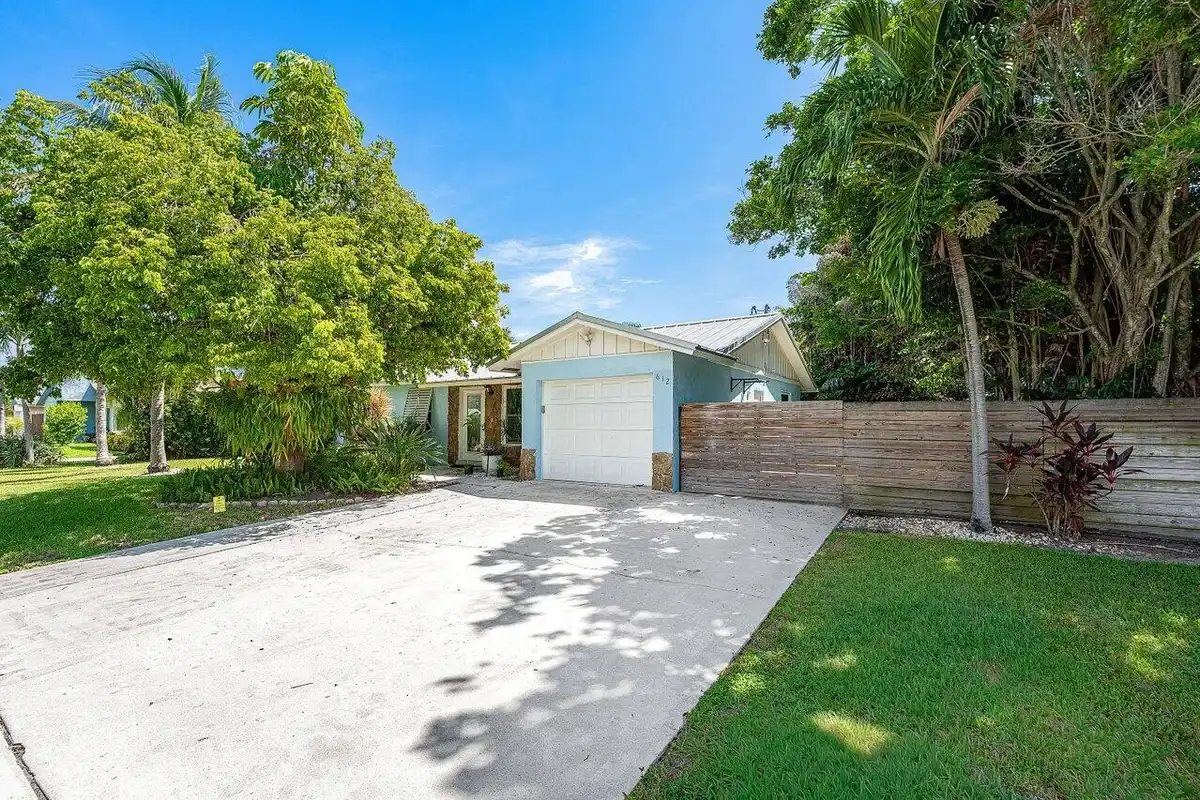 612 NW 7th Ct, Boynton Beach: photo 1 of 35
