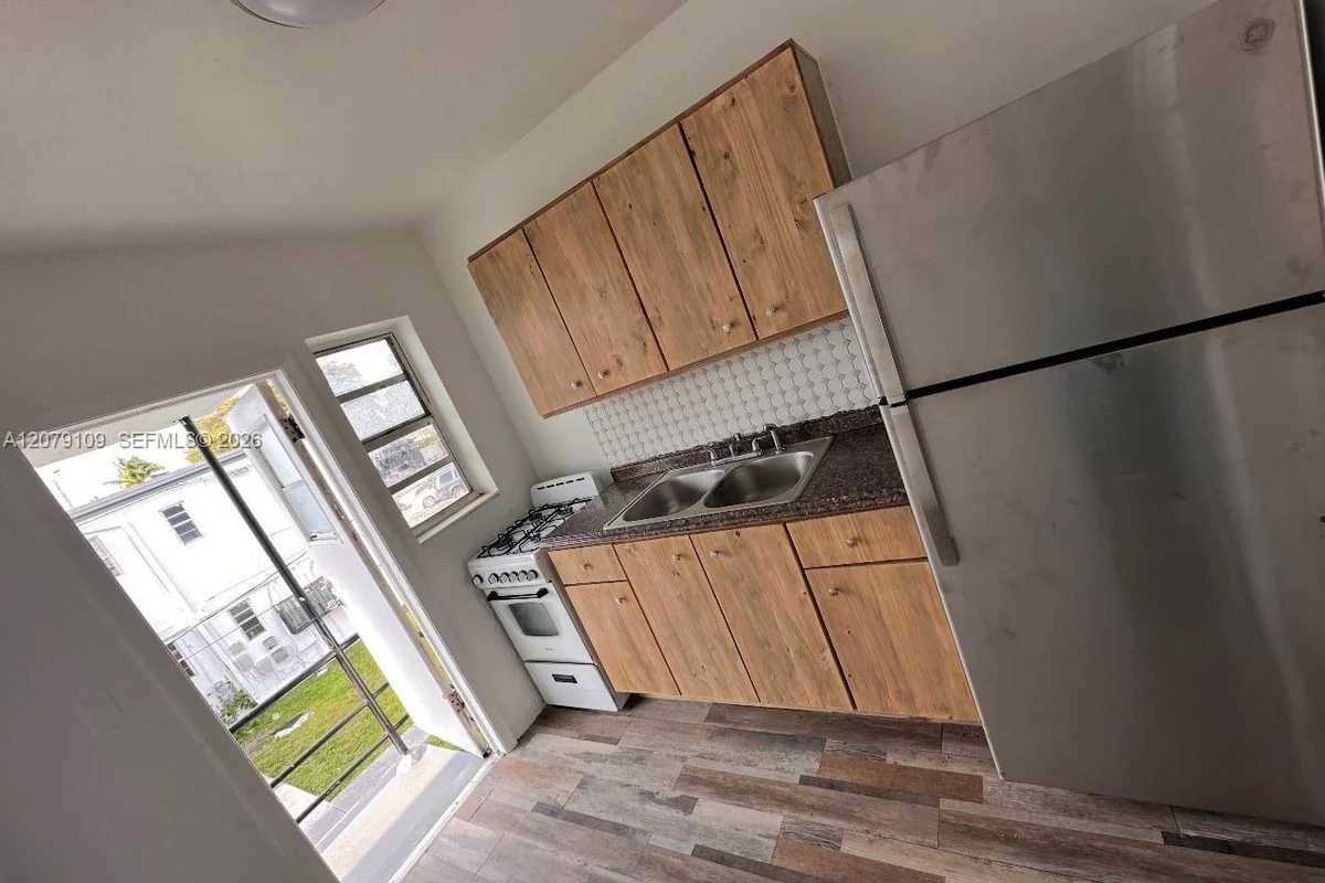 10015 NW 7 Ct #3-C, Miami: photo 1 of 2