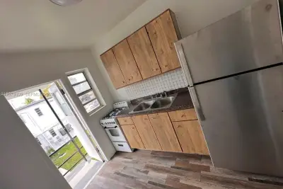 10015 NW 7 Ct #3-C, Miami: photo 1 of 2