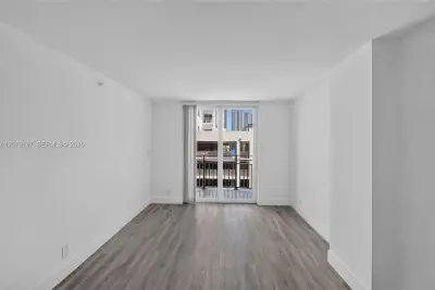 501 SW 1st St #607, Miami: photo 1 of 30