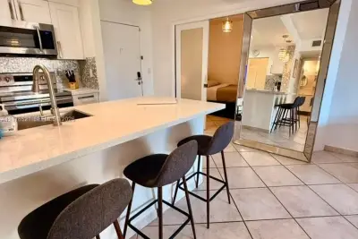 19701 E Country Club Dr #5605A, Aventura: photo 1 of 32