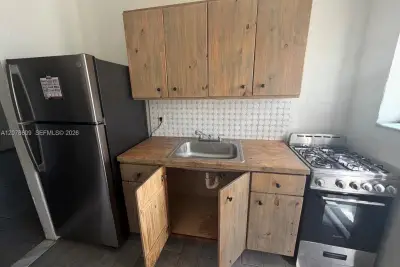 745 NW 100th St #4-D, Miami: photo 1 of 1